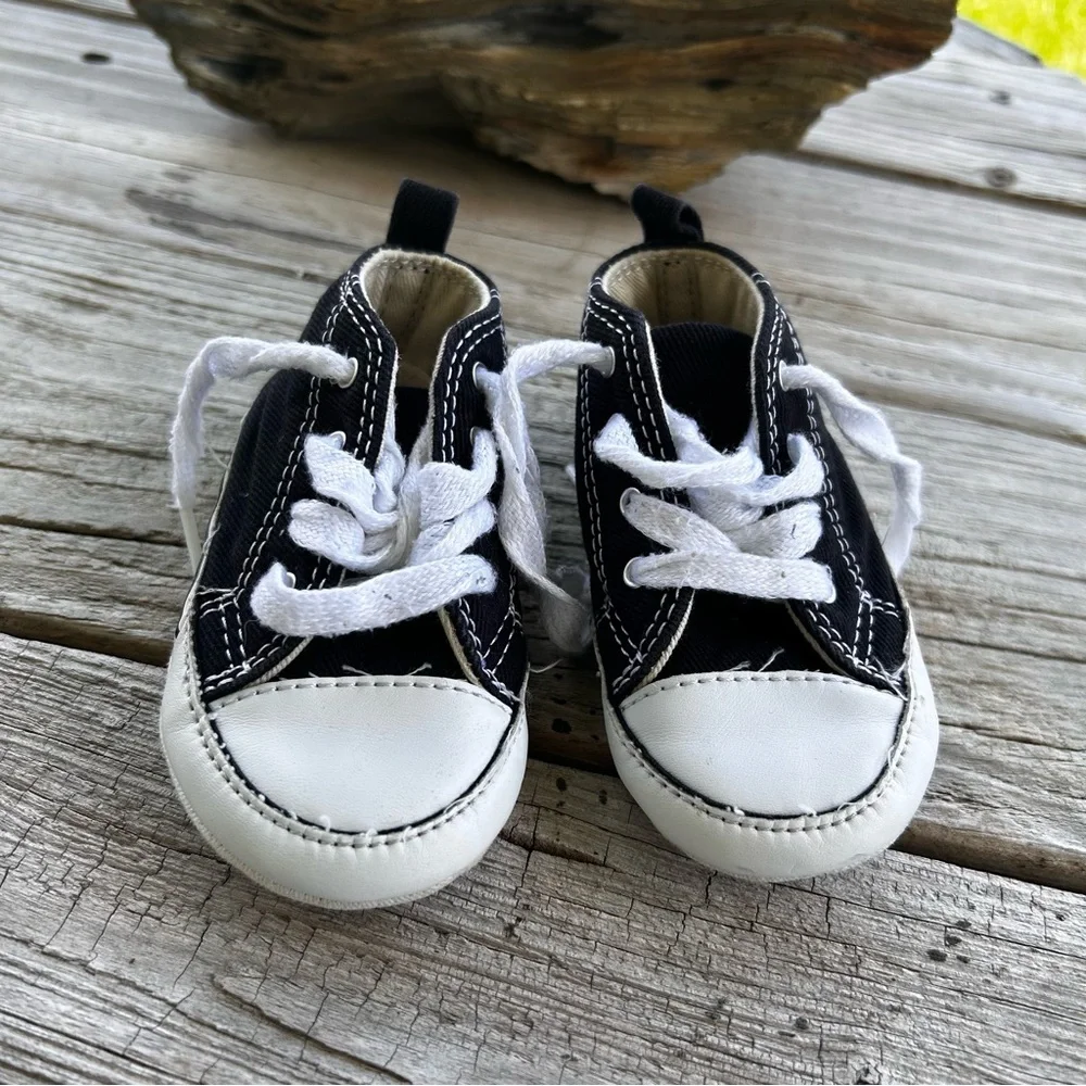 Converse Baby Sneakers Size 4 Black White Lace Up Chuck Taylor‎